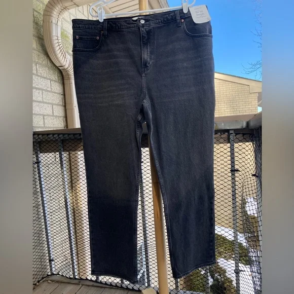 A&F Ultra High Rise The 90s Straight Leg Black Jeans Size 35 Plus Size 20 Short - Picture 12 of 13